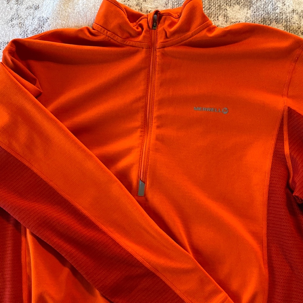 Merrell like new orange long sleeve men’s S opti-wick
